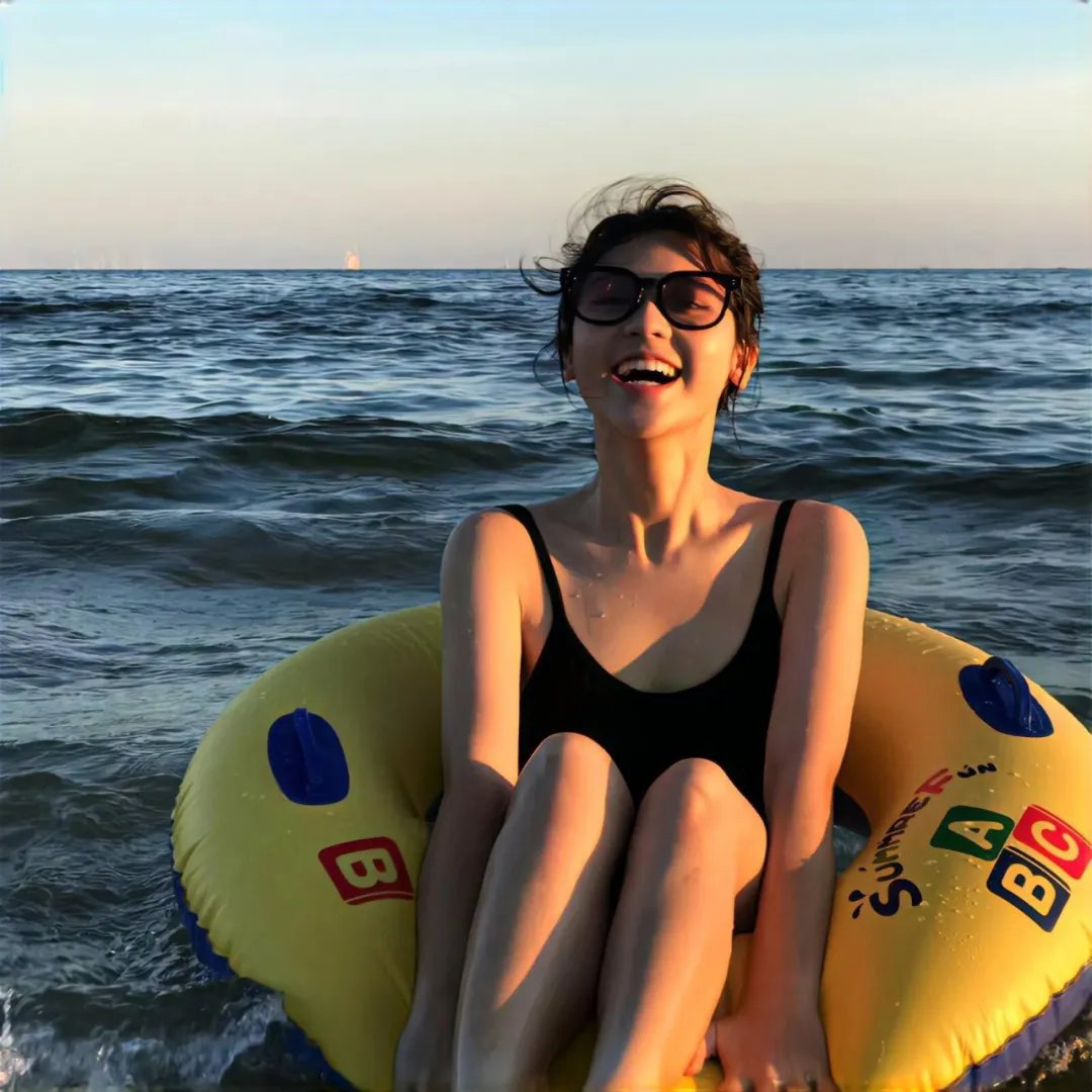 玻璃橱窗中的姑娘